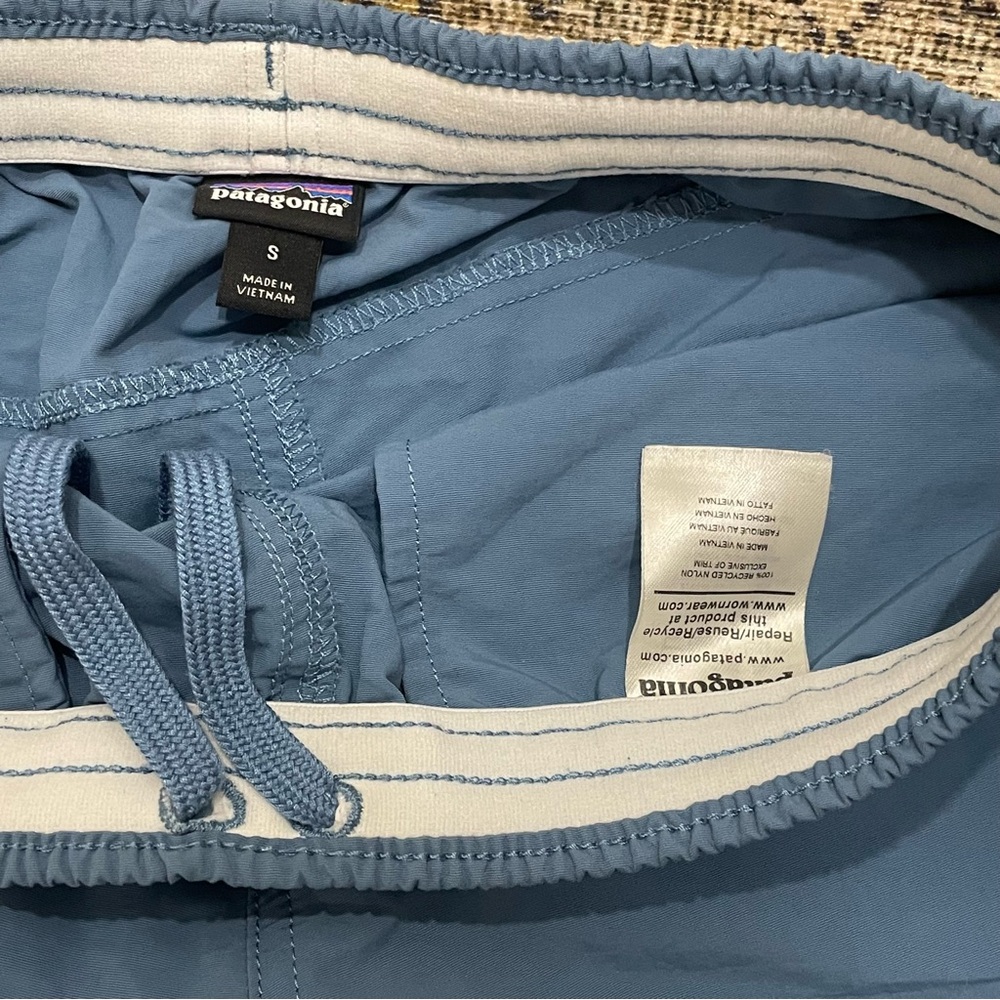 Patagonia Women’s 4” Shorts Size S - Picture 9 of 9